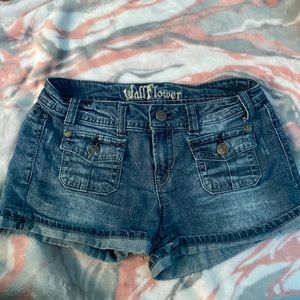 Wallflower Womens Shorts Junior Size 3
Blue Embroidered Studded